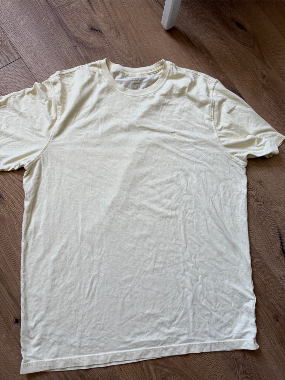 American eagle men’s Soft Cream Basic Tee